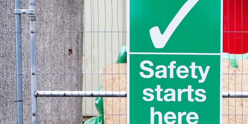 Safety starts here sign (1).jpg (47 KB)